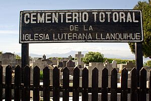 Archivo:Llanquihue -Totoral -Cementerio de la Iglesia luterana 02