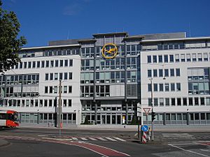 Archivo:Lufthansa headquarters, Cologne, Germany - 20080623