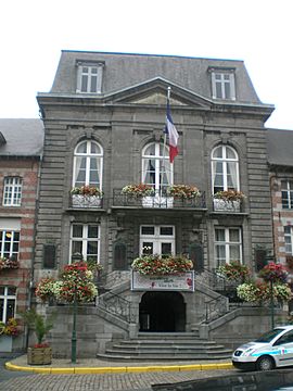 Mairie Avesnes-sur-Helpe.JPG