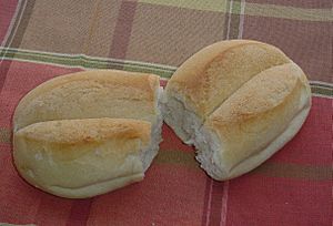 Archivo:Marraqueta bread