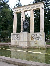 Archivo:Monumento Rafael Uribe Uribe - panoramio
