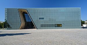 Archivo:Museum of the History of Polish Jews in Warsaw 011