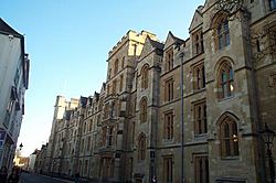 Archivo:New College Oxford 20040124