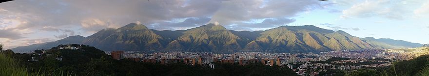 Archivo:Panoramica de La Montaña el Avila