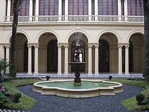Archivo:Patio de las Palmeras