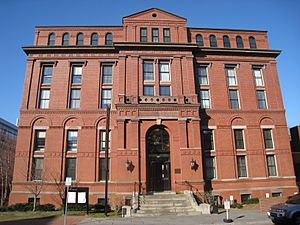 Archivo:Peabody Museum, Harvard University - exterior 2