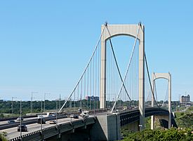 Pont Pierre-Laporte de Québec.jpg