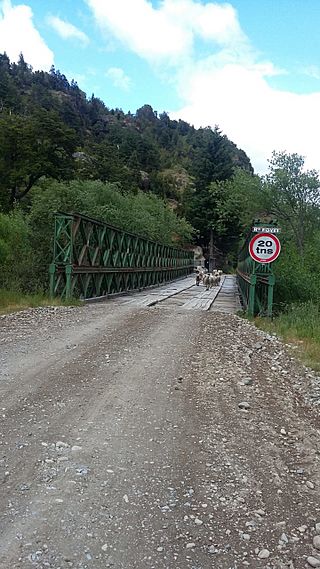 Puente sobre rio Foyel.jpg