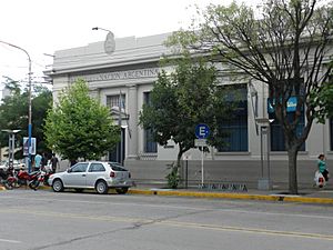 Archivo:Sucursal del Banco Nación en General Alvear
