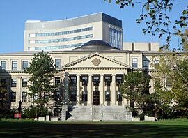 UOttawa-Tabaret Hall-2008-05-05.jpg