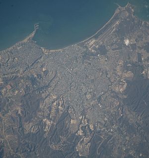 Archivo:Vista aérea de Manta