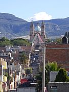 Vista panorámica de Calvillo, con el Santuario de Nuestra Señora de Guadalupe al fondo 02