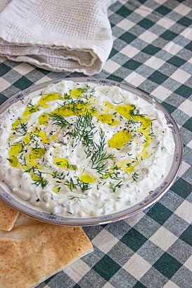 Yogurt with cucumber; Yogur con pepino (Las Siete Orillas project).jpg