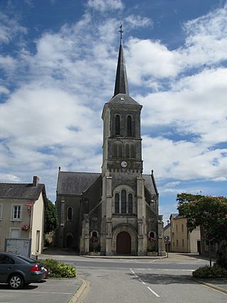 Église de Loiron - Vue générale.jpg