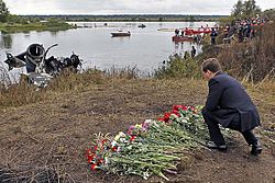 Дмитрий Медведев на месте крушения Як-42Д.jpeg