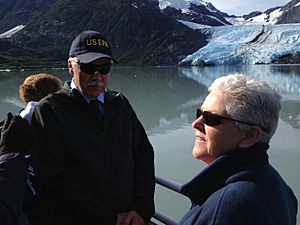 Archivo:Administrator Gina McCarthy at Portage Lake Glacier, Alaska (9624384428)