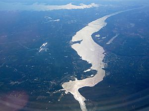 Archivo:Aerial view of the Hudson River