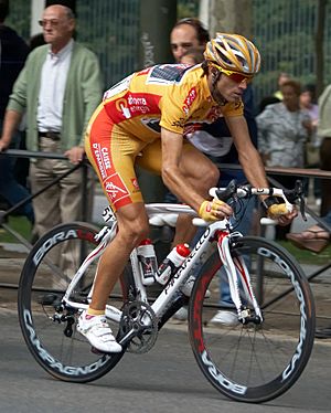 Archivo:Alejandro Valverde-Vuelta a España 2009- Madrid