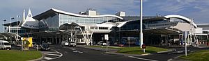 Archivo:Auckland airport international terminal