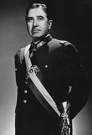 Archivo:Augusto Pinochet foto oficial (cropped)(2)