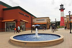 Auntie Anne's fountain, Tanger Outlets Savannah.jpg
