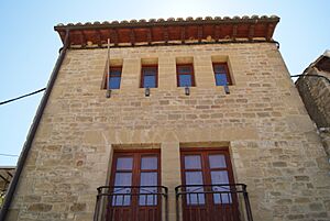 Archivo:Ayuntamiento (Isuerre, Zaragoza) 01