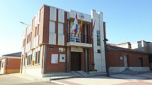 Archivo:Ayuntamiento de Bobadilla del Campo (Valladolid)