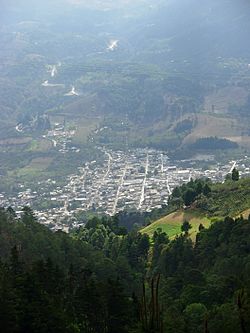 Bajando de Miramundo y Pino Dulce se ve la ciudad de Mataquescuintla. - panoramio.jpg