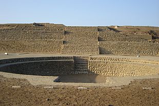 Archivo:Bandurria Templo Tardío pirámide y plaza circular