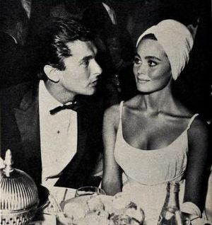 Archivo:Bob Evans and Sharon Hugueny, 1961