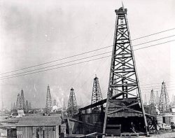 Archivo:Burkburnett Texas oilfield