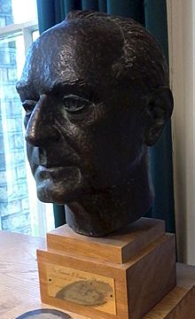 Bust of E. E. Evans-Pritchard.jpg