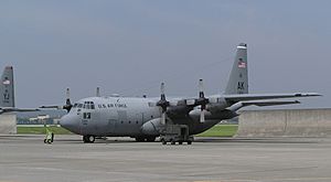 Archivo:C-130 1 Yokota Tokyo