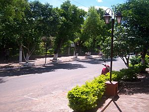 Archivo:Calle en Itauguá