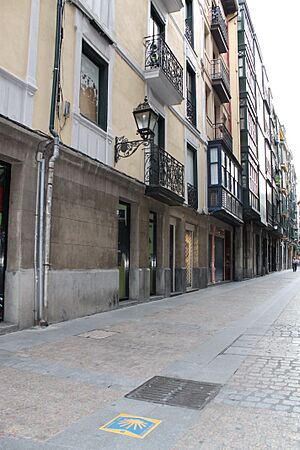 Archivo:Camino de Santiago en el casco viejo de Bilbao