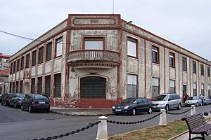 Archivo:Cantabria Santoña antigua fabrica Albo 01 lou