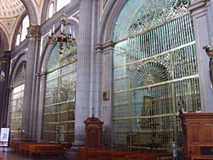 Archivo:Capillas de la Catedral de Puebla