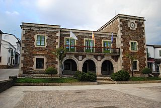 Casa do Concello de Portomarín.JPG