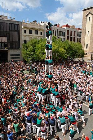 Archivo:Castellers de Sabadell - Primer 2 de 8 amb folre carregat - Festa Major de Sabadell 2011