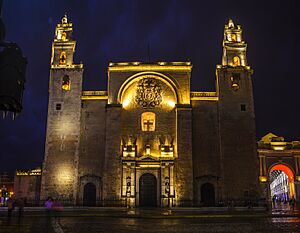 Archivo:Catedral de Mérida Nocturna