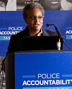 Archivo:Chicago Police Accountability Task Force Press Event for the Release of its Report (26889469694) (cropped2)