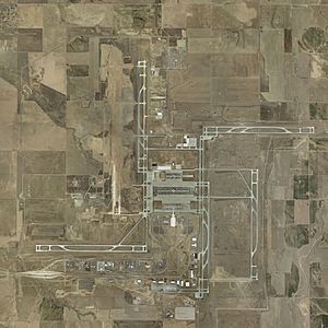Archivo:Denver airport USGA 2002