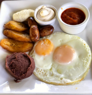 Archivo:Desayuno Salvadoreño