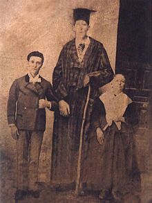 El Gigante Extremeño y su madre.jpg