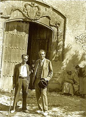 Archivo:Emiliano Barral y Kurt Schindler en Medinaceli (1932)