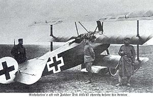 Archivo:Fokker Dr1 on the ground