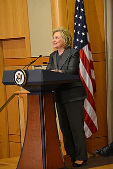 Archivo:Former Secretary of State Clinton Delivers Remarks at Groundbreaking Ceremony of the U.S. Diplomacy Center (14943786999)
