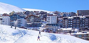Archivo:La Parva, centro de esquí (2011D2021A)