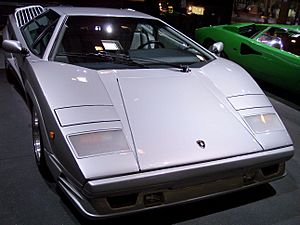 Archivo:Lamborghini Countach silver 25 Years Edition vr TCE