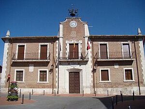 Archivo:Mojados Ayuntamiento by Lou